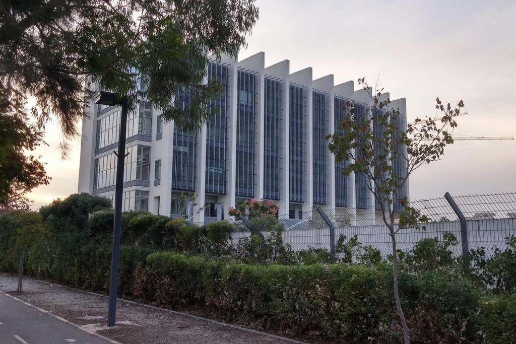 Studio In Herzliya, Near Idc & Park Экстерьер фото